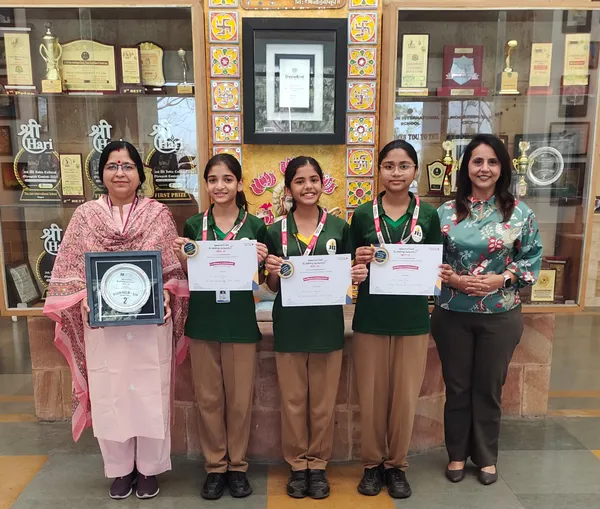 Advita Poddar, Tvisha Kakani and Vidhi Thote of Jain International with adults and runner-up plaque